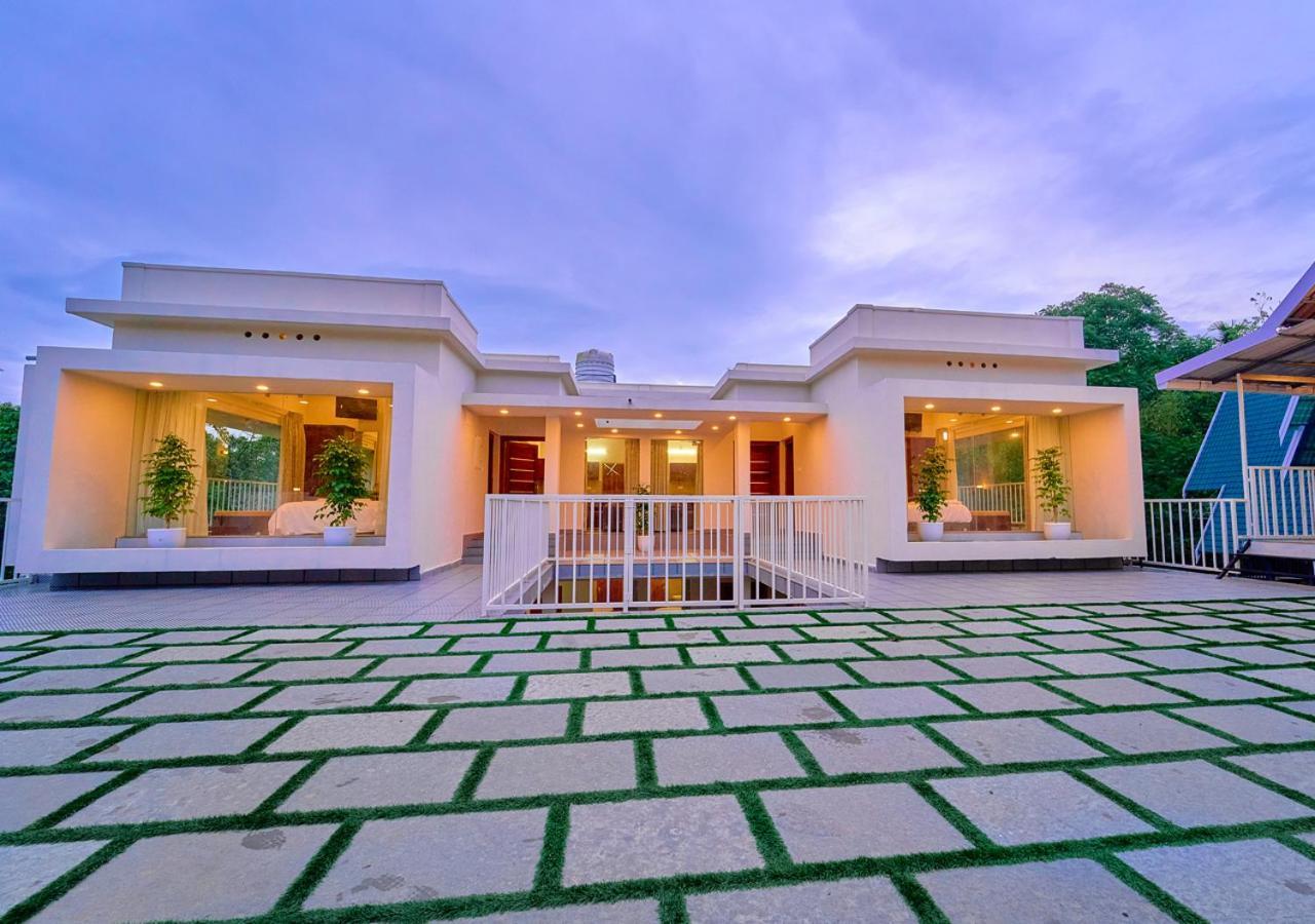 Glen Castle Vagamon Pool Resort By Voye Homes Экстерьер фото